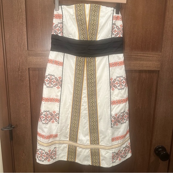 Floreat Dresses & Skirts - Anthropologie Floreat Strapless White Dress with Black and Gold Accents